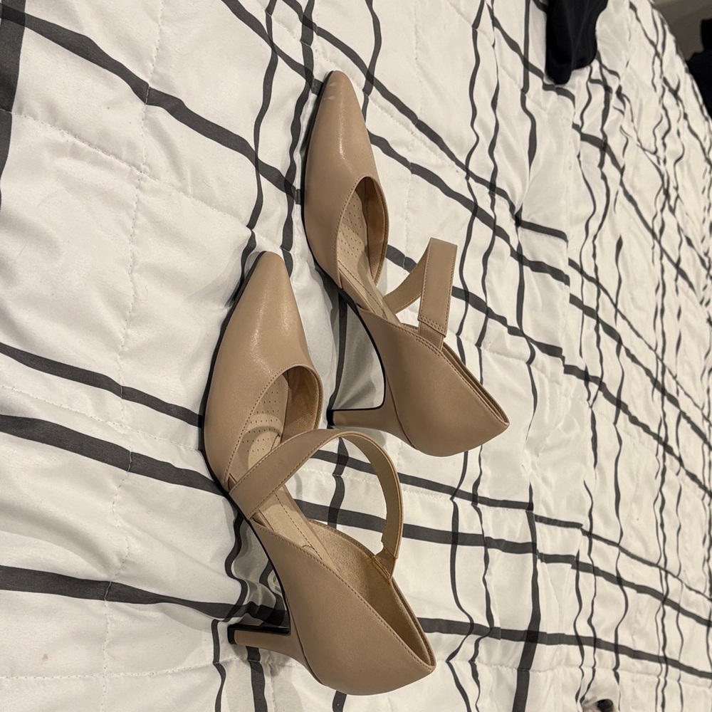 Life Stride Women's Beige Heels - Picture 5 of 5